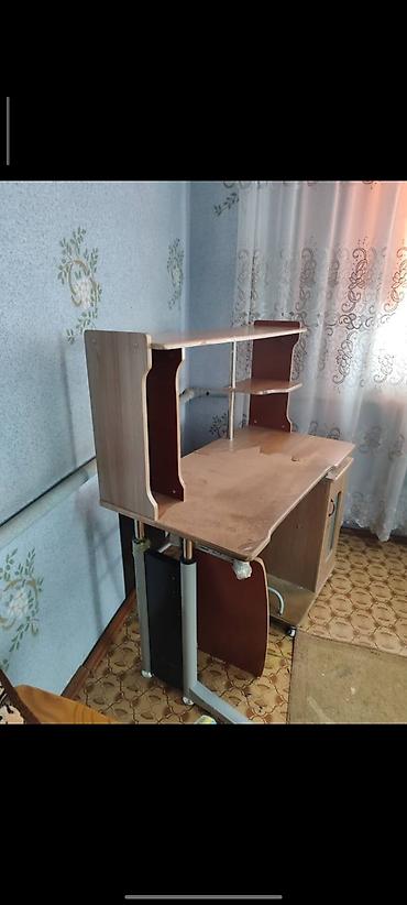 Компьютерные столы: Компьютерный стол, Б/у, С полками — 2