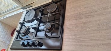 Masalar və oturacaqlar: Mətbəx dolabları,şkaf.üstündə plitə ilə bir yerdə təcili satılır.mebel