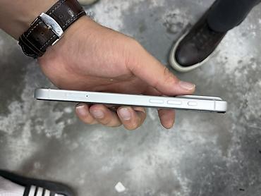 Apple iPhone: Смартфон Apple iPhone (серебристый/белый) Особенности и функции: - — 7