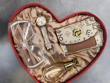 Jewellery: Poklon set u srcolikoj kutiji – ženski modni i beauty setovi Sadržaj at lalafo.rs — 2 Jewellery: Poklon set u srcolikoj kutiji – ženski modni i beauty setovi Sadržaj — 2