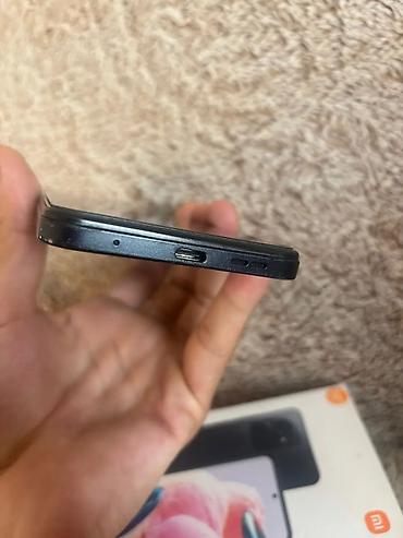Mobil telefonlar: Xiaomi 12, rəng - Qara, 
 İki sim kartlı — 2