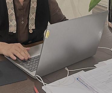 tab a 8: СРОЧНО 🚨 Ноутбук Lenovo, серебристый корпус, тонкий и легкий. Экран — 1