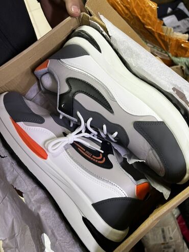 шлепанцы мужские: Кроссовки повседневные, мужские/унисекс. Описание: - Дизайн в