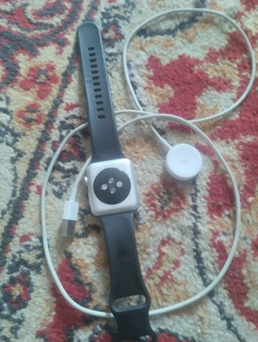 часы классика: Умные часы Apple Watch с корпусом серебристого цвета и черным