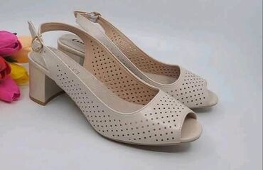 sandale za setnju: Sandals