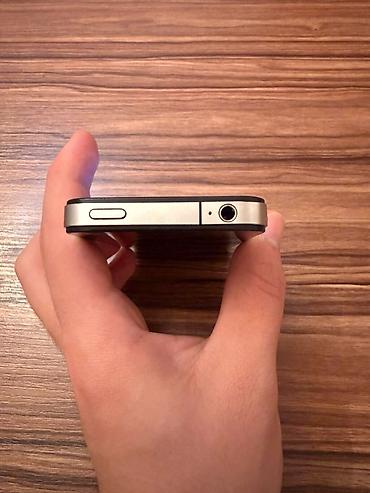Apple iPhone: IPhone 4S, 16 GB, Qara — 7