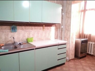 адна комната: 3 комнаты, 63 м², 105 серия, 8 этаж, Старый ремонт