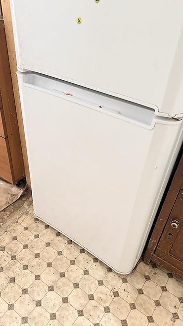 Бытовая техника: Холодильник Indesit, двухкамерный, белый. 5000сом Забрать с — 2