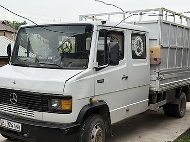 трактор 82 1: Mercedes-Benz 811D — бортовой грузовик с двойной кабиной. Основные — 1