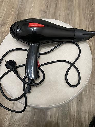 Фен Faba Superturbo 3900 Работает на максимальном режиме. Горячий