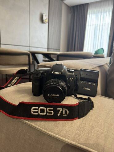 сумка для дисков: Canon EOS 7D - Korpus: Canon EOS 7D (yarıpeşəkar DSLR, sürətli iş