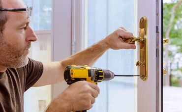 Qapıların təmiri: Qapı ustası gecə gündüz 7/24 xidmət Qapıların təmiri Qapilarin temiri — 2