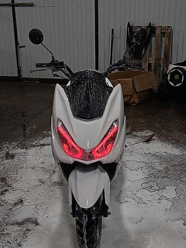 Скутеры: Скутер/мопед городского класса, белый, с агрессивной светодиодной — 9