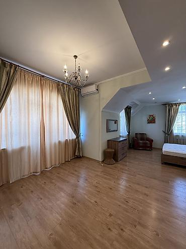 Долгосрочная аренда домов: 175 м², 5 комнат, Кондиционер, Забор, огорожен, Парковка — 10