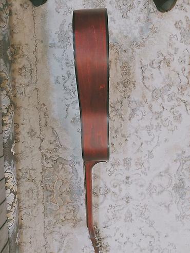 Гитары: Акустическая гитара с вырезом (cutaway), дредноут. - Форм‑фактор — 9