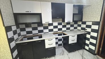 купить диван бу недорого: Mətbəx mebeli satılır 330₼. Yaxşı vəziyyətdədir. Ölçü 1.96. Üzərində