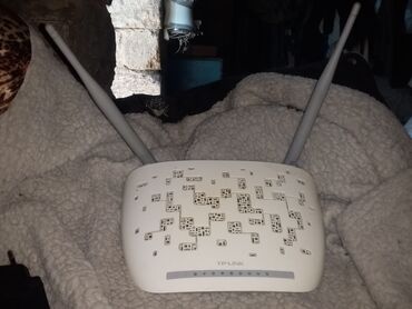Modemlər və şəbəkə avadanlıqları: TP-Link simsiz router, ev və ya ofis üçün internetə qoşulmağı təmin