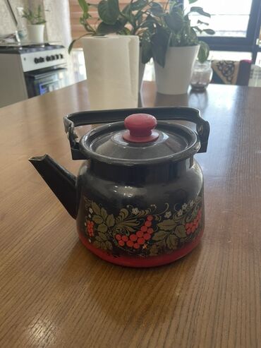 очак казан: Эмалированный чайник с росписью в стиле хохломы. - Материал: сталь с