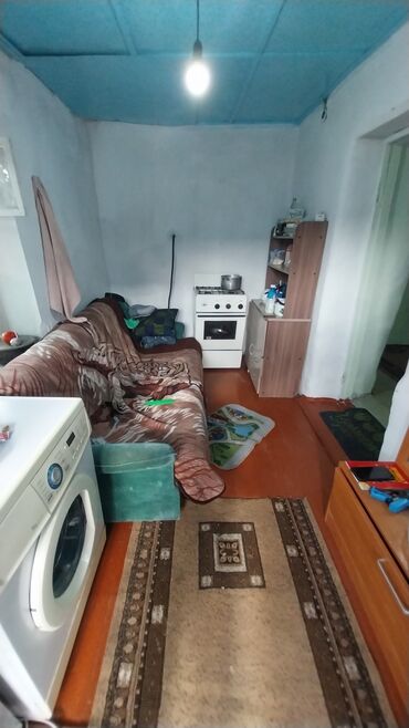 дом с мансардой: Үйдүн жарымы, 33 кв. м, 2 бөлмө, Риелтор, Эски ремонт