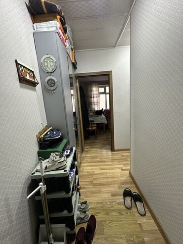 Rəflər, etajerkalar: 🏠 Leninqrad layihəli daş bina 📐 Ümumi sahə: 35 m² 🛋 1 otaqdan 2 otağa — 2