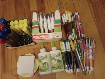 Masaüstü dəstlər: Məktəb ləvazimatları və dəftərxana dəsti Komplektin tərkibi: - Dərs — 1