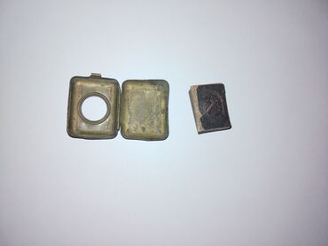 Əntiq qablar: Minyatür Quran kitabı və metal qutu - Ölçü: təxminən kibrit qutusu