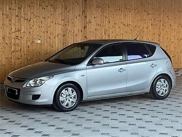Hyundai: Hyundai i30 hatchback – gümüş rəng - Korpus: 5 qapılı hatchback — 4