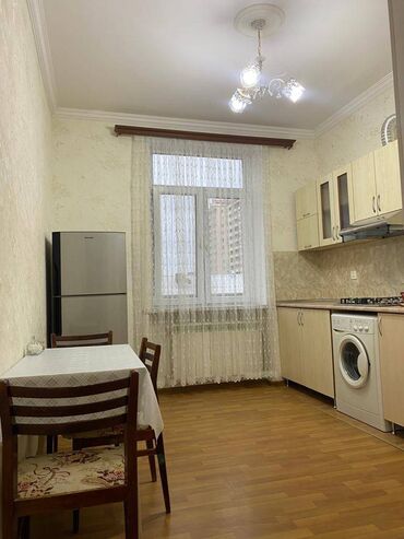 Uzunmüddətli kirayə mənzillər: Nərimanov metrosuna yaxın 5 mertebeli binanın 5-ci mərtəbəsində — 20