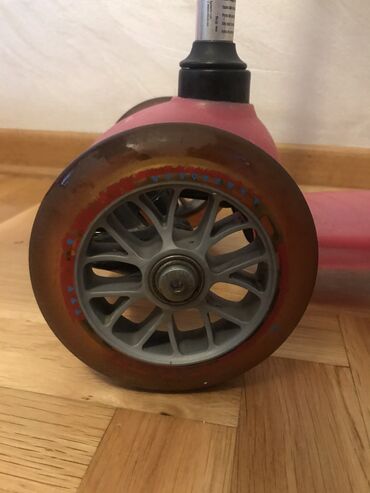 Trotineti, skejtbordovi i hoverbordovi: Micro trotinet Sa torbicom U super stanju na Zvezdari moguce — 8
