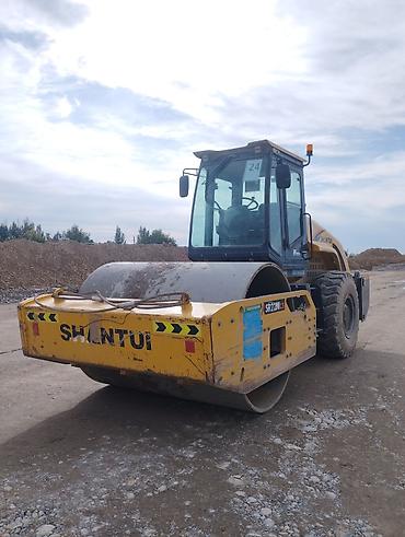 тракторный фреза: Дорожный каток SHANTUI SR22M (указано на борту «SR22M C5») Описание — 1