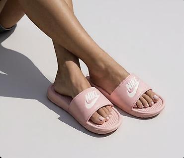 air green: Nike ženske papuče – ružičaste - Model: klasične slide papuče sa — 1