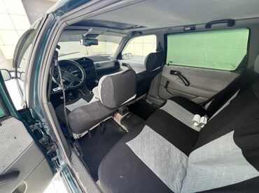 Volkswagen: Volkswagen Passat: 1989 г., 1.8 л, Механика — 9