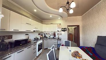 Продажа коттеджей и домов: 📍ул. Макмал 🔘4-комнаты 🔘2 этажа 🔘296,8м² Продаётся двухэтажный дом — 12