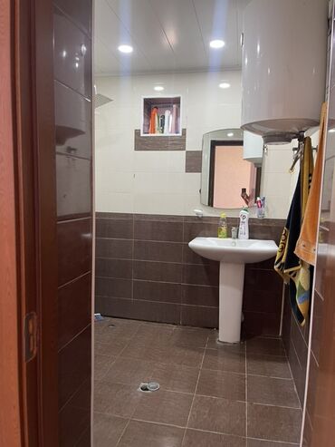 Həyət evləri və villaların satışı: Məhsul: Şəxsi ev/interyer Təsvir: - İki mərtəbəli ev interyeri: geniş -da lalafo.az — 19 Həyət evləri və villaların satışı: Məhsul: Şəxsi ev/interyer Təsvir: - İki mərtəbəli ev interyeri: geniş — 19