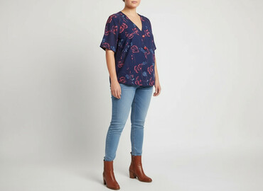 bluzki w serek plus size: Women's blouse, size 2XL