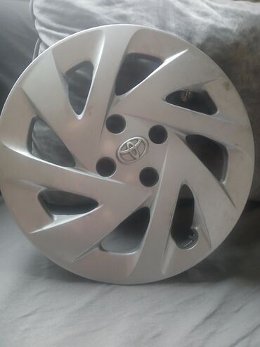 Şin və təkərlər: Toyota orijinal təkər kalpoku (disk qapağı)15 lik 2 eded qalib 2 ededi