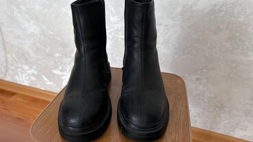 Сапоги: Кожаные полу-сапоги . Натуральная кожа в очень хорошем состоянии at lalafo.kg Сапоги: Кожаные полу-сапоги . Натуральная кожа в очень хорошем состоянии