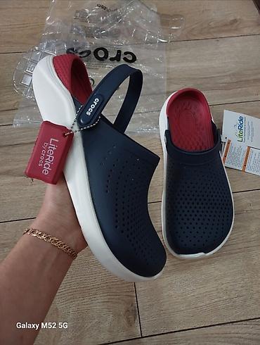 бир: Эркектердин сандалийи, 43, Crocs, Жаңы, түсү - Кара, Өзү алып кетүү — 1