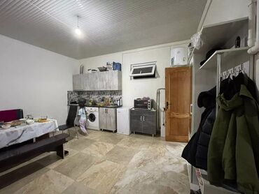 сниму 1 комнатную квартиру бишкек: 40 м², 2 комнаты, Утепленный, Евроремонт, Забор, огорожен