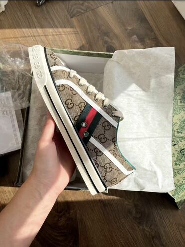 спортивная обувь на заказ: Gucci обувь 
Хорошое качество
Доставка есть 
Для заказа писать в 
WATS