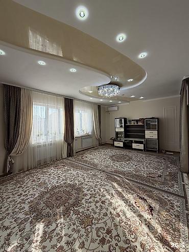 Продажа коттеджей и домов: Сдаётся просторный дом с благоустроенным двором и несколькими — 4