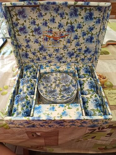 кухонный фартук: Чайный, кофейный набор В упаковке подарочный 1400 сом, 3 чашечки- 350