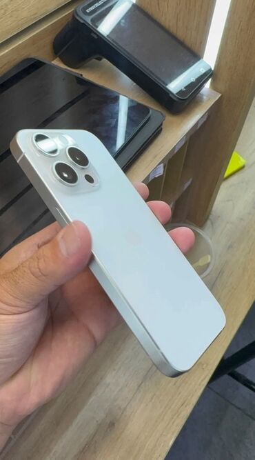 как получить бесплатно айфон: IPhone 15 Pro, Колдонулган, 128 ГБ, White Titanium, Заряддоочу түзүлүш, Коргоочу айнек, Каптама, 90 %