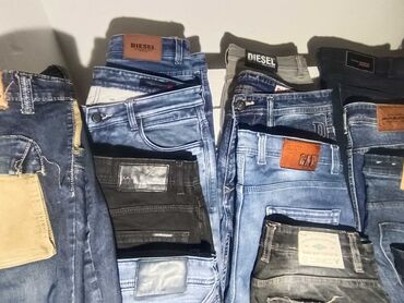 32 broj farmerke: Na veliko 100 pari breniranih pantalona sve zajedno 
400e