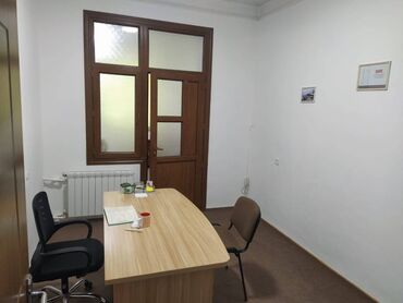 Ofislər: Nərimanov metrosuna yaxın təmirli 4 otağlı ofis 5 mərtəbəli binanın — 8