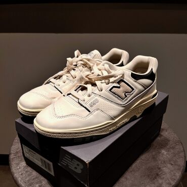 Кроссовки и спортивная обувь: Оригинальные New Balance 550 Новые Цвет: белый Размер: 42,5 Стильные
