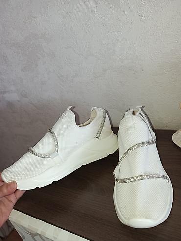 hundur krasofkalar: Ayaqqabı yeni kimi çox az istifadə olunub. Geyinmədiyim üçün çox ucuz — 1
