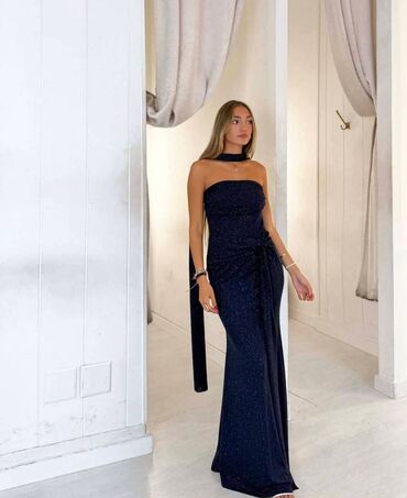 Haljine: Elegantna večernja haljina bez bretela sa šljokičastim efektom - — 1