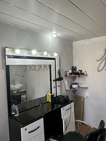 Salon, tibbi mebel: Berber mebeli stolu ve tokla isti su gelen uvanlik satilır — 2