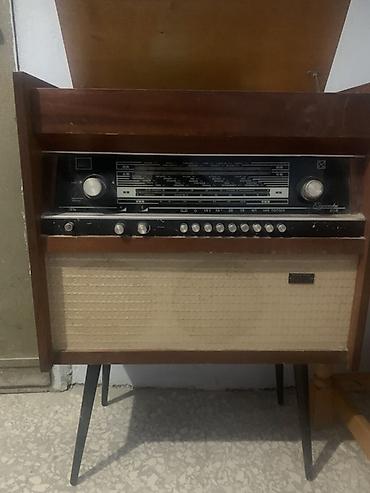 gramofon satilir: Radiola Rigonda 102. Ailə yadigarı. Heç bir detal dəyişməyib. Üstündə — 1